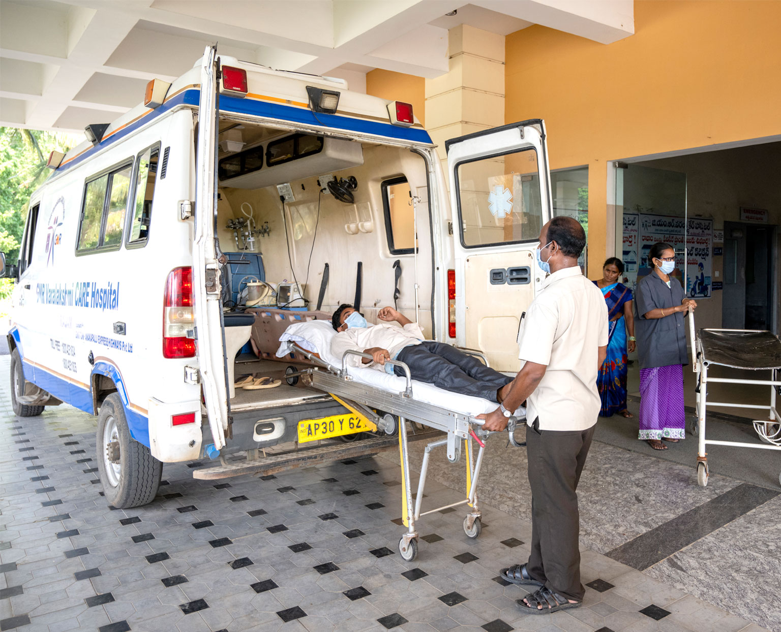 https://www.gmrcarehospitals.in/wp-content/uploads/2022/12/facilities-ambulance.jpg