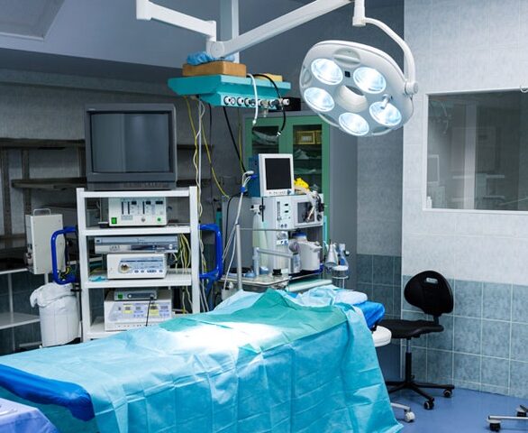 https://www.gmrcarehospitals.in/wp-content/uploads/2024/01/about-operating-room-586x480.jpg